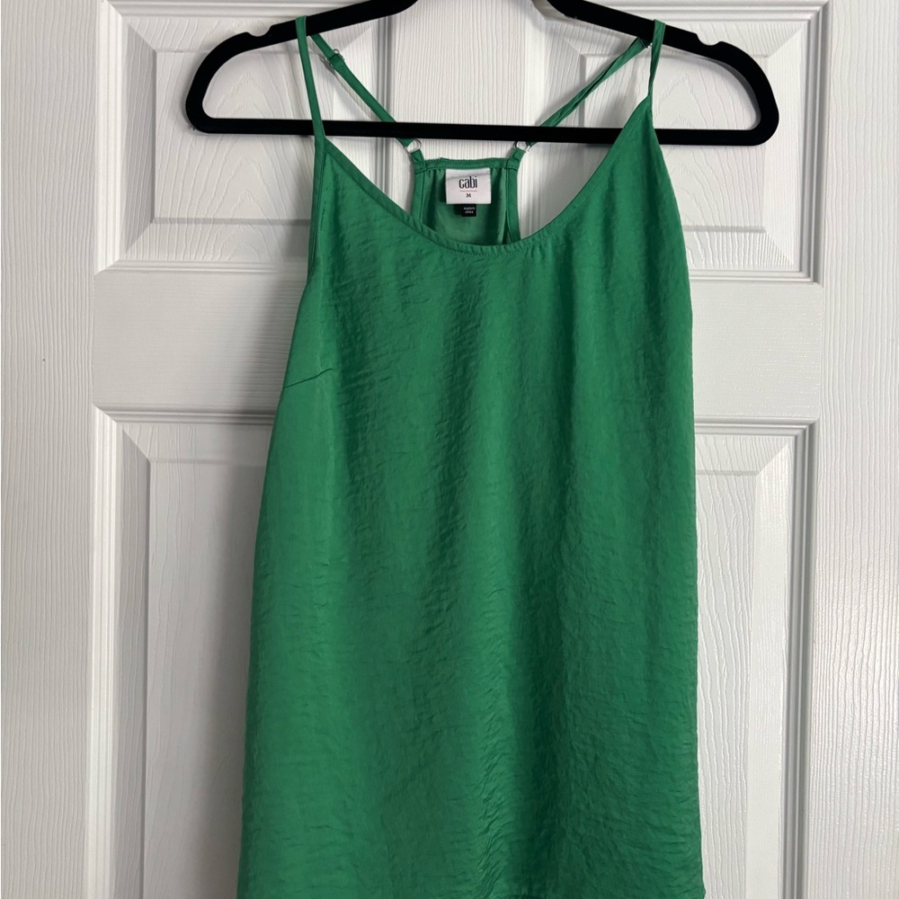 💚 SOLID GREEN CABI CAMI — SIZE M